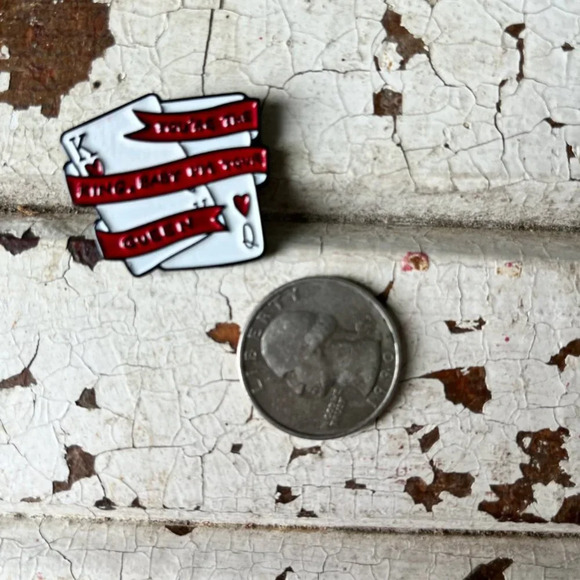 Brand new Taylor Swift “you’re the king baby I’m your queen” poker card pin - Picture 2 of 3